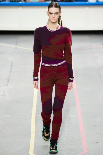 Look 10